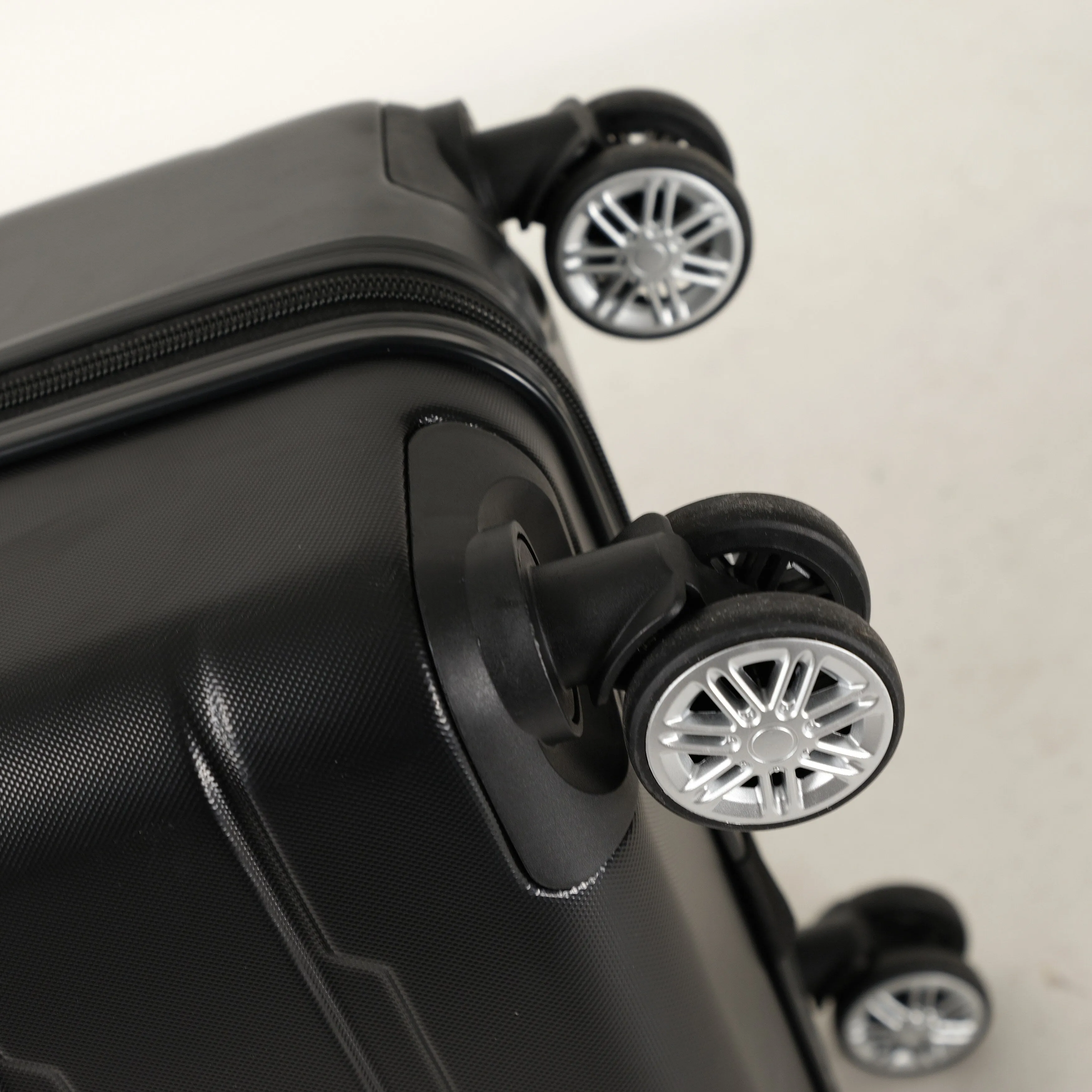 3-piece Retractable Luggage Set with Rotating Wheels and Password Lock
