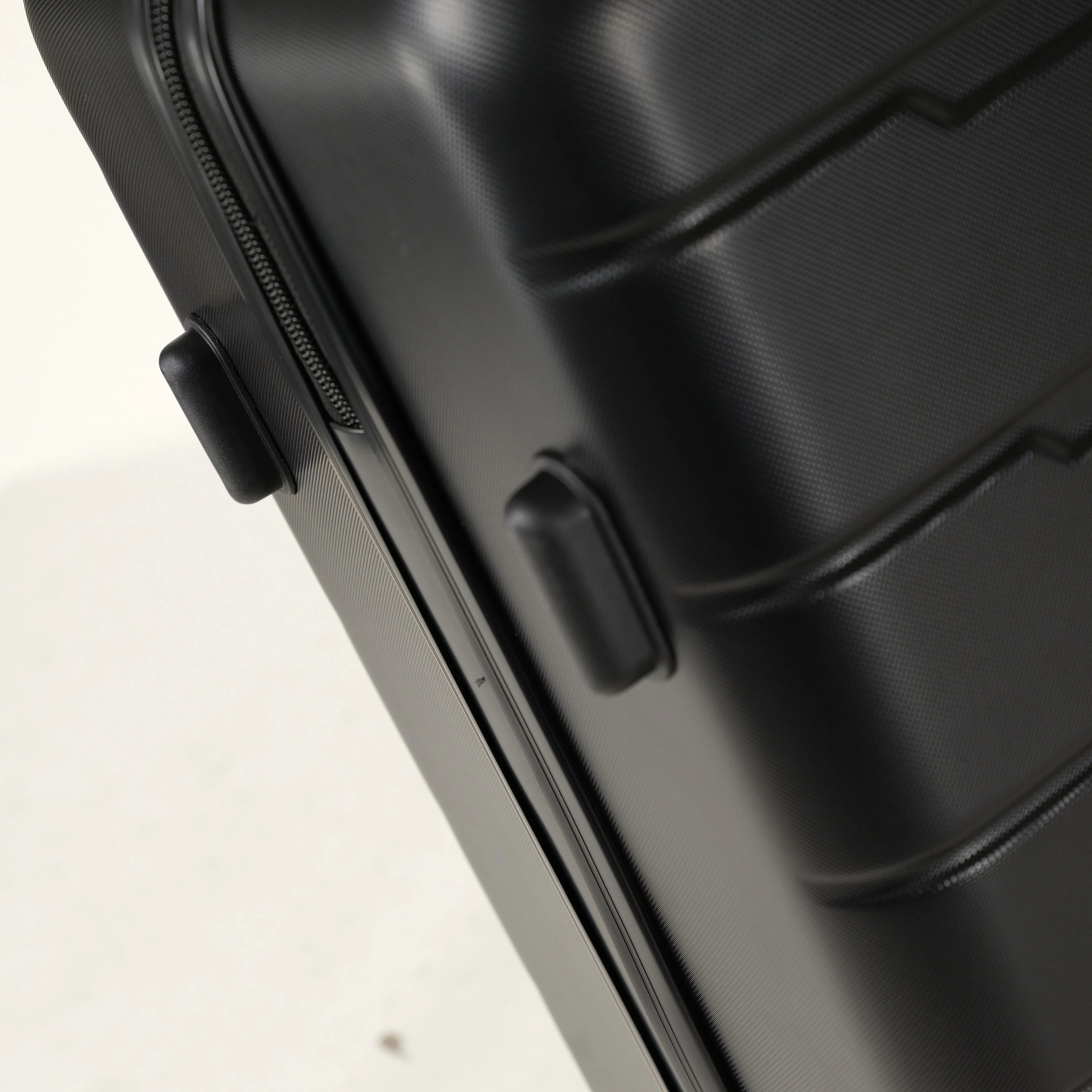 3-piece Retractable Luggage Set with Rotating Wheels and Password Lock