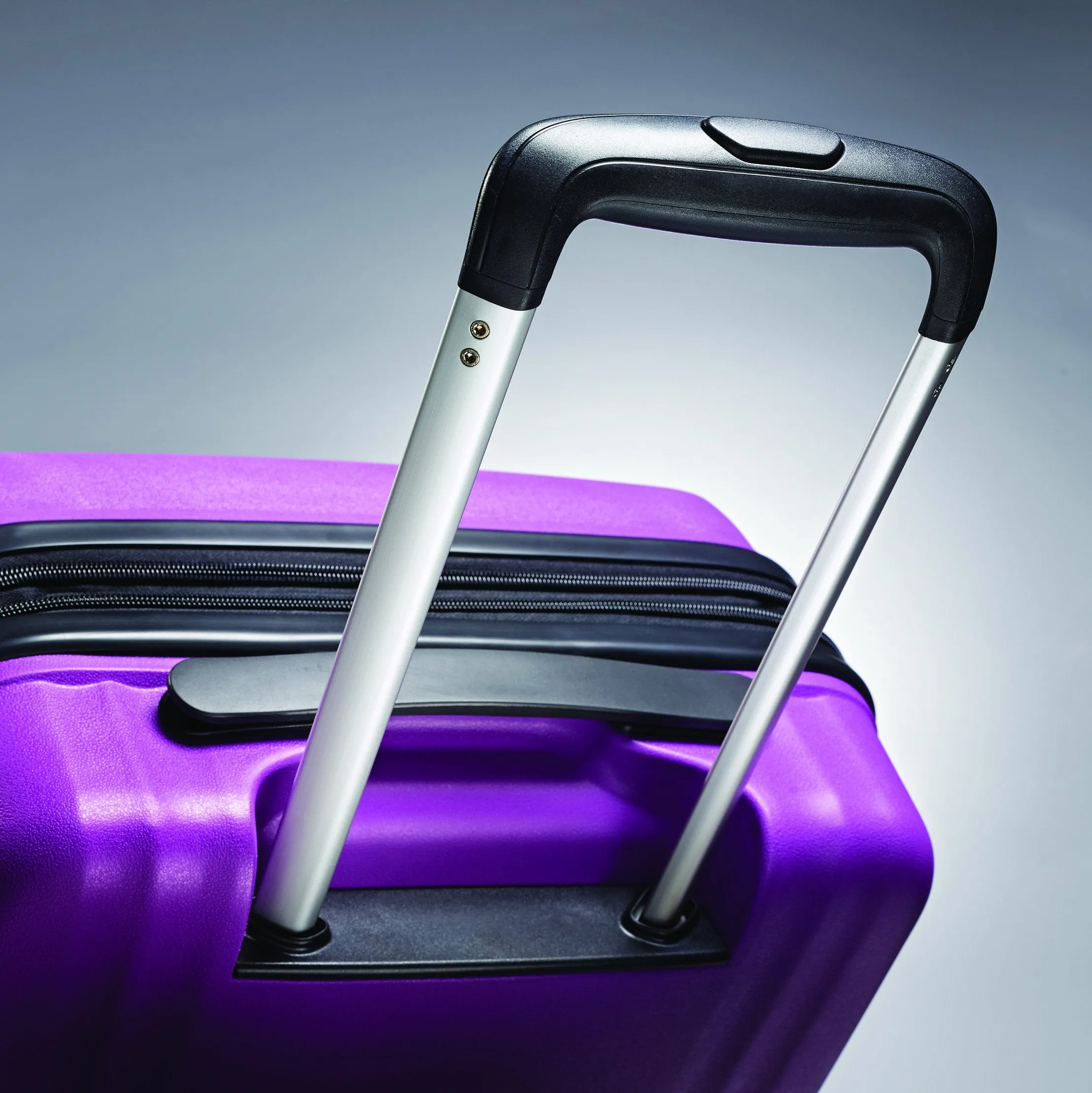 American Tourister Duralite 360 20" 4-Wheel Carry-On Luggage