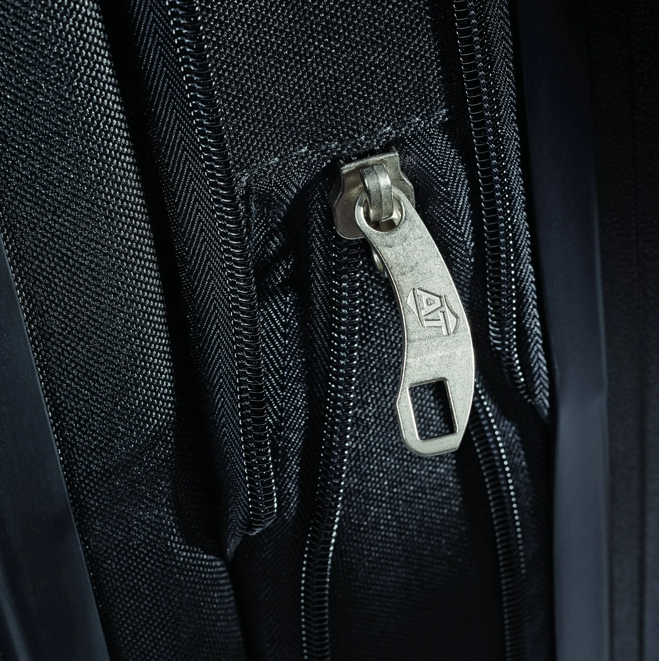 American Tourister Duralite 360 20" 4-Wheel Carry-On Luggage