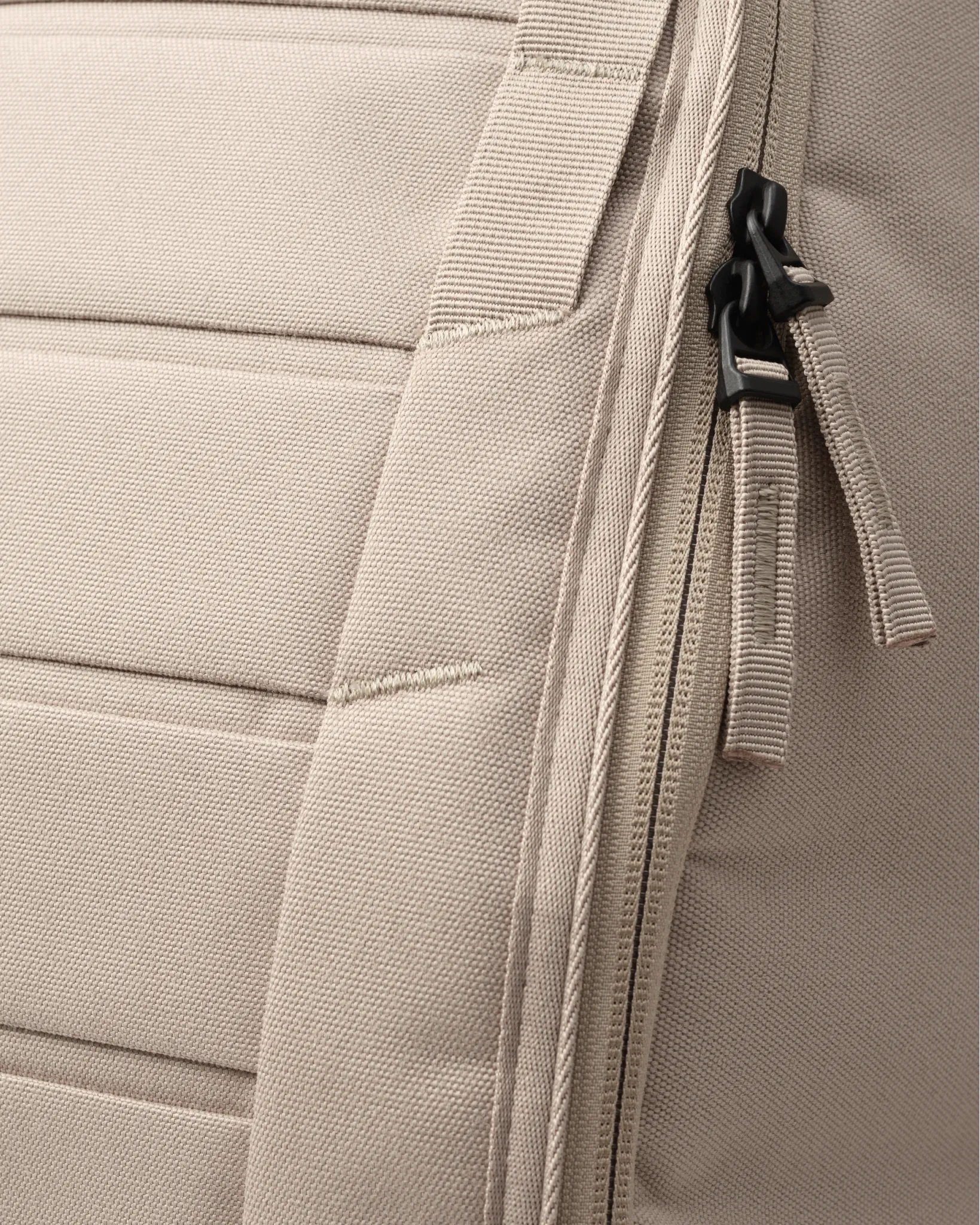 D_b_ Hugger Backpack 20L