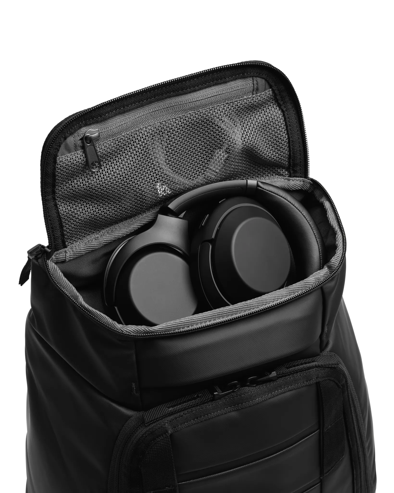 D_b_ Hugger Backpack 20L
