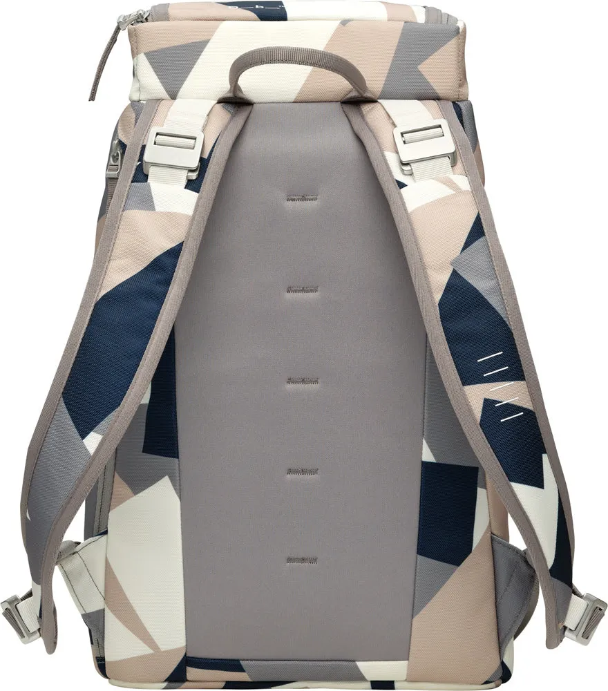 D_b_ Hugger Backpack 20L