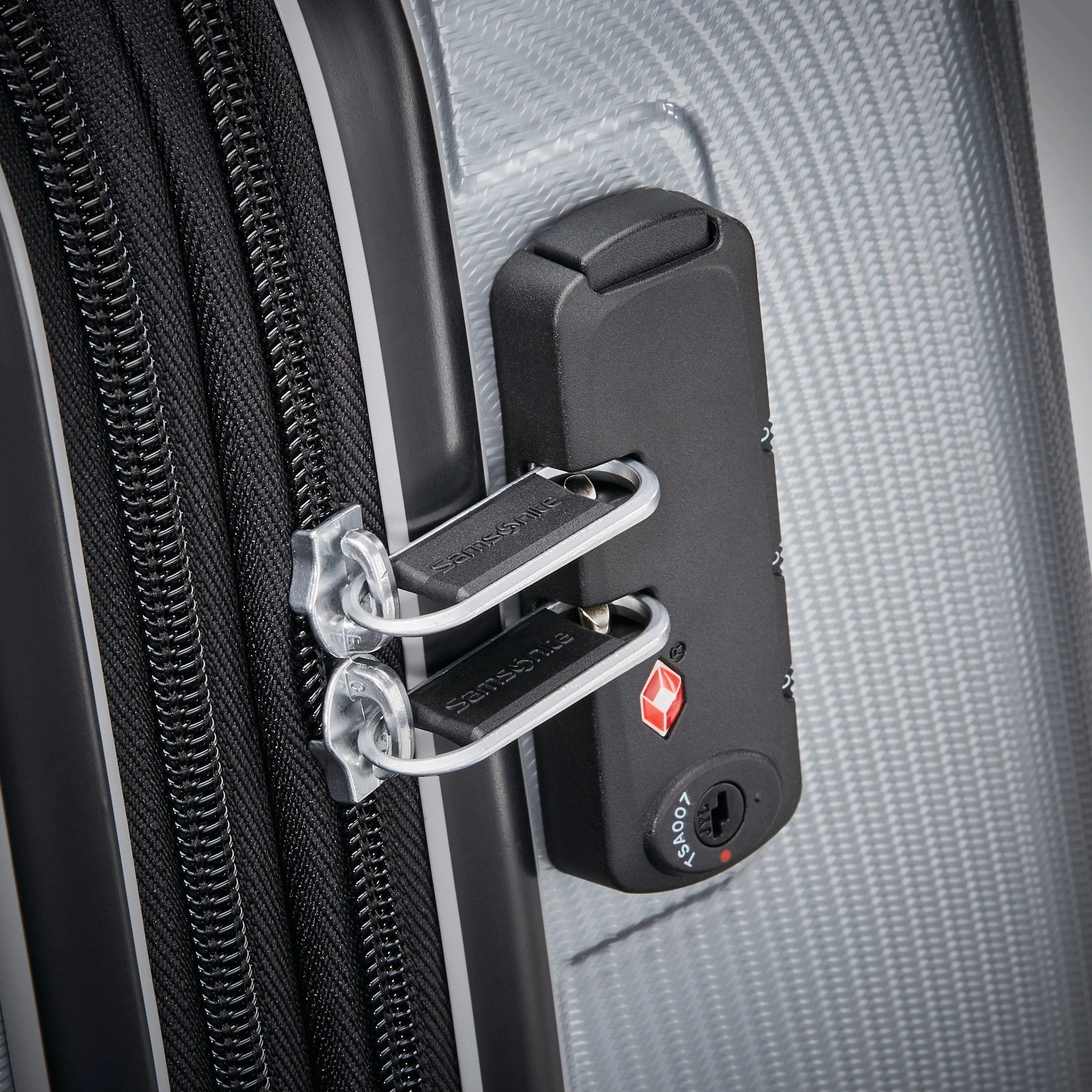 Samsonite Winfield 3 DLX 3 Piece Set (20"/24"/28") 4-Wheel Luggage Set